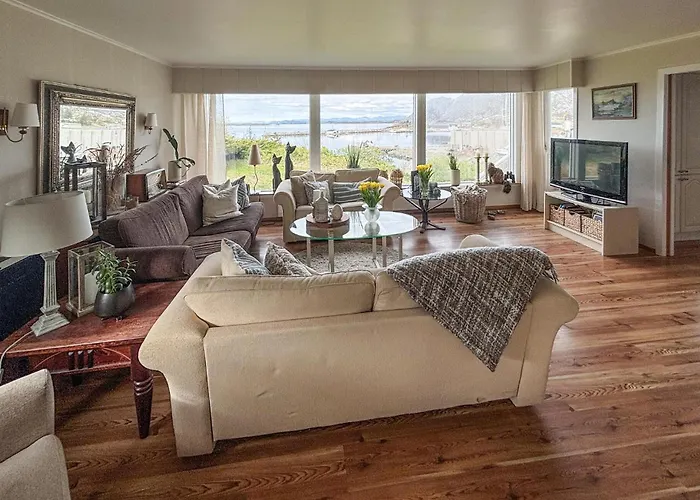 4 Bedroom Gorgeous In Atloy * Herland